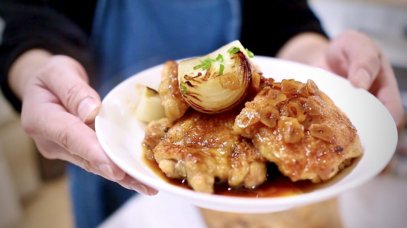 漬け込んで焼くガーリックチキンの作り方｜絶品ソースレシピ