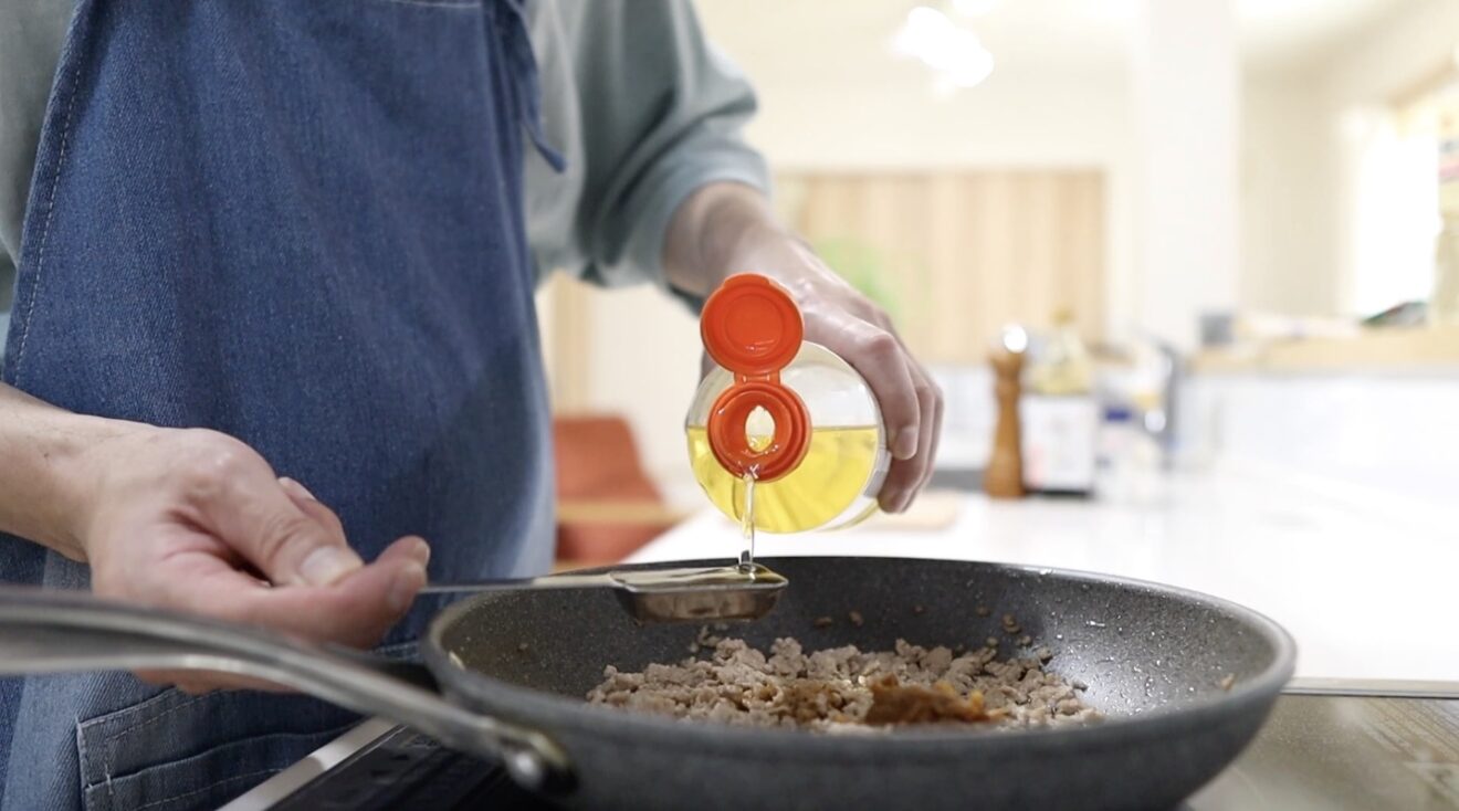 肉味噌を仕上げる