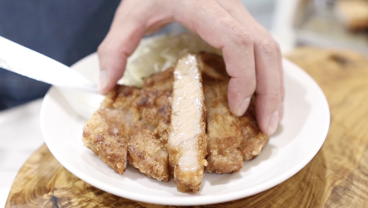 パン粉なし片栗粉のとんかつ完成・盛り付け