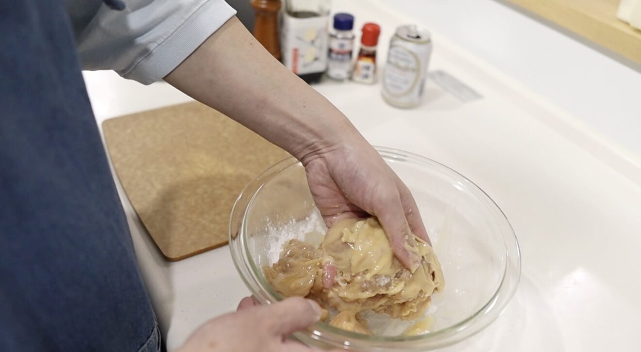 片栗粉がなじんだ鶏むね肉