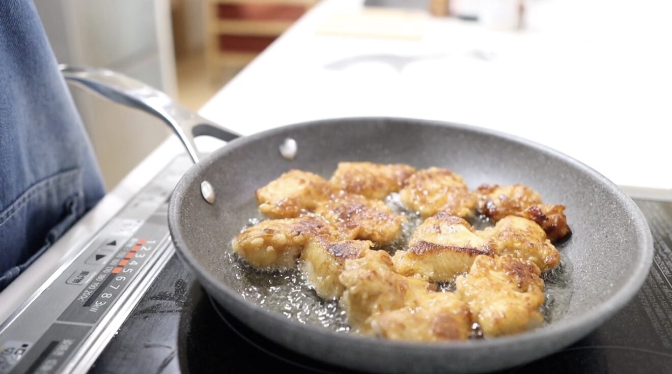 鶏むね肉を揚げ焼きにする