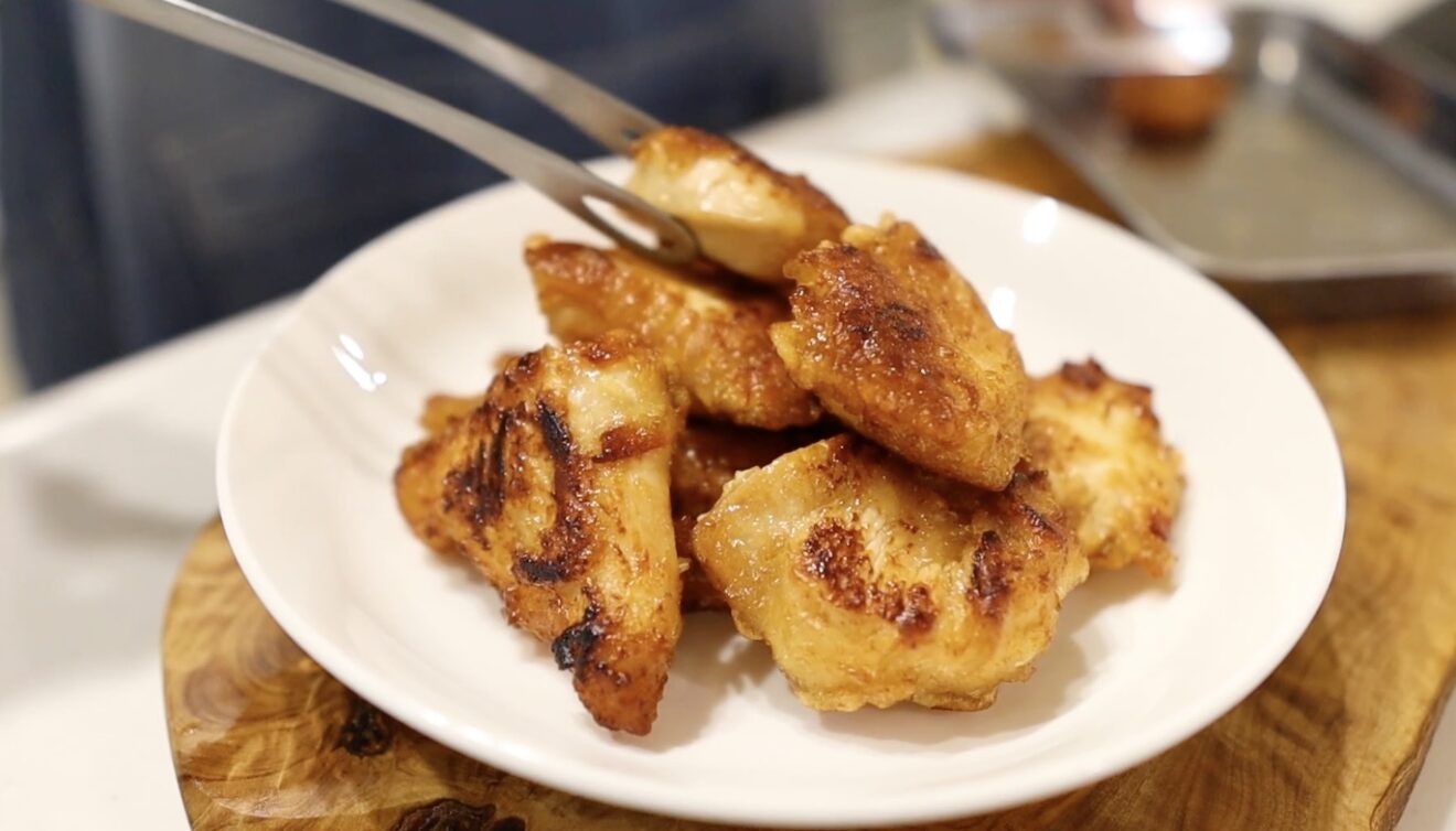 チキン南蛮にタルタルをかける