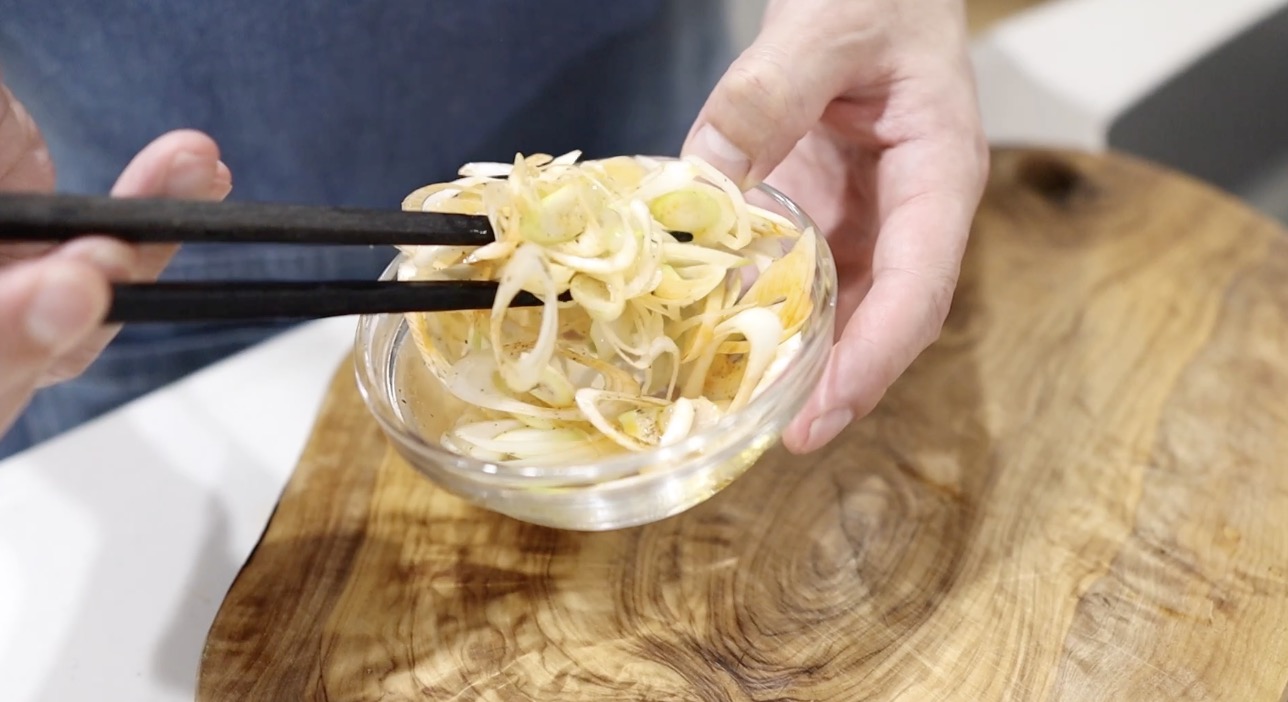 煮豚丼 長ネギの薬味だれを作る