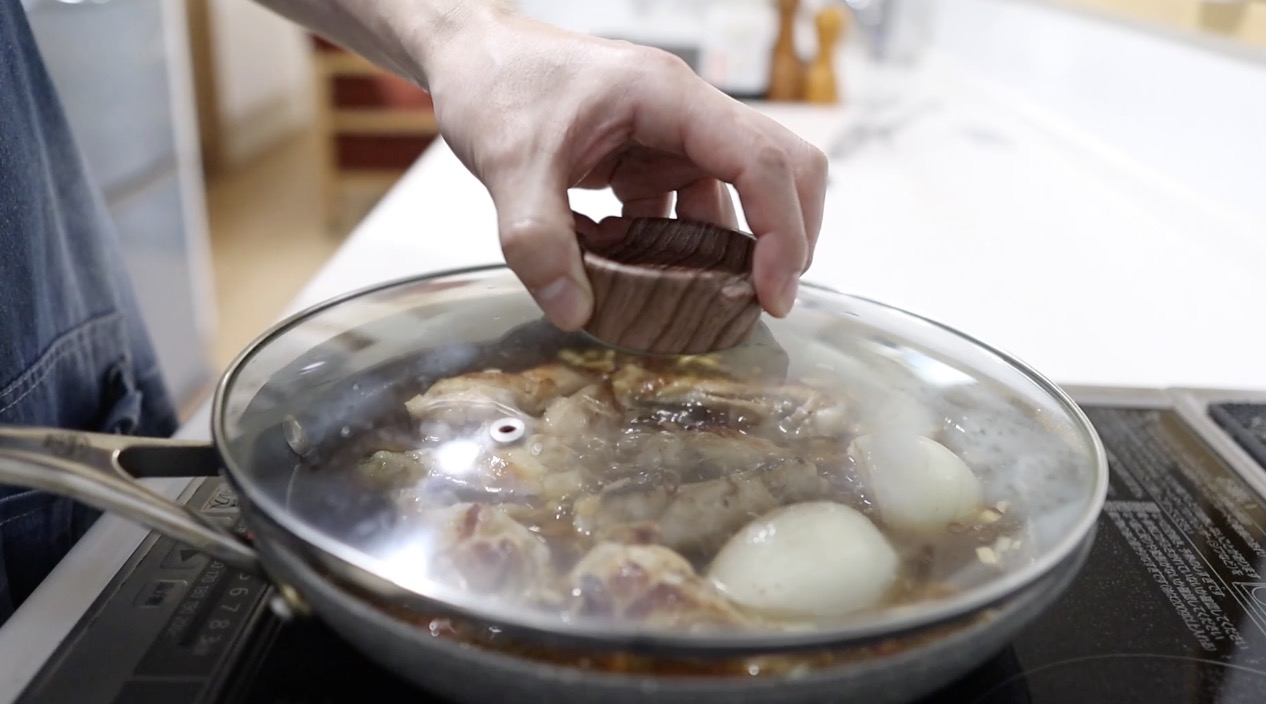 蓋をして弱火で15分煮る