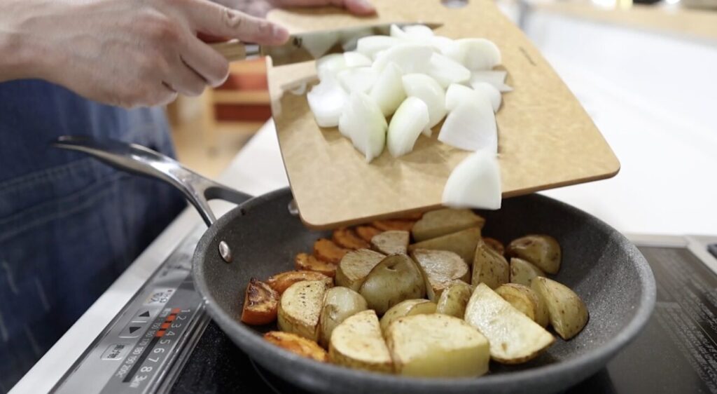 肉じゃが じゃが芋と人参に焼き色をつける