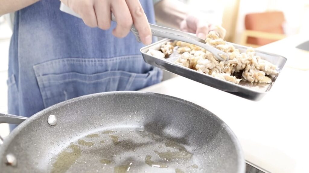 肉豆腐 豚こまの表面だけ焼いて取り出す
