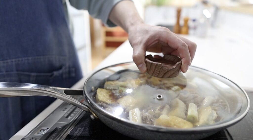 肉豆腐 肉と豆腐を戻して10分煮る